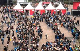 Frankfurter Buchmesse 2025: Report from midway through the fair Increase in trade visitors / Deals in a sold-out LitAg / Focus on AI / The importance of making connections   During the first three days (15-17 October 2025) of the 77th Frankfurter Buchmesse, more than three percent more trade visitors from 125 countries have attended the fair. The total number of trade visitors is expected to amount to 118,500 by the last day of the book fair (2024: 115,000). This year, around 4,350 exhibitors have been presenting their books, products and services at the fair (2024: 4,300 exhibitors).